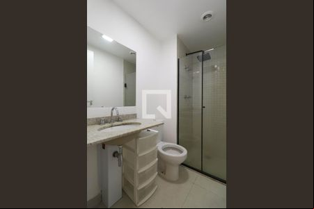Banheiro de kitnet/studio para alugar com 1 quarto, 40m² em Pinheiros, São Paulo