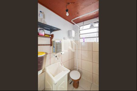 Banheiro de kitnet/studio para alugar com 1 quarto, 30m² em São Luís, Canoas
