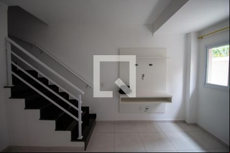 Sala de casa de condomínio para alugar com 2 quartos, 80m² em Itaquera, São Paulo