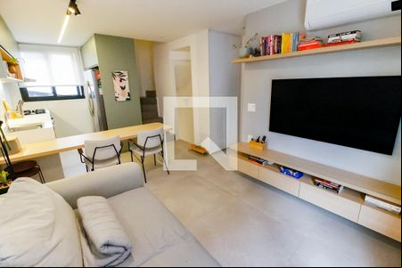 Sala de casa de condomínio à venda com 2 quartos, 112m² em Real Parque, São Paulo