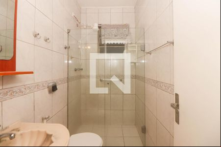 Banheiro de apartamento à venda com 1 quarto, 47m² em Vila Ipiranga, Porto Alegre
