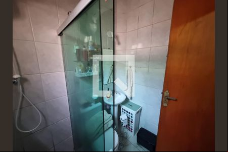 Banheiro da Suíte de casa de condomínio à venda com 2 quartos, 70m² em Cordovil, Rio de Janeiro