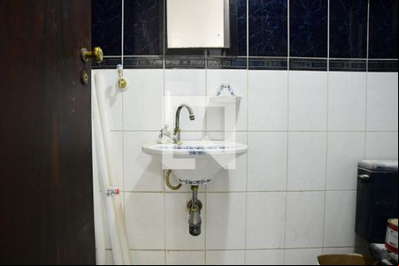 Lavabo de casa para alugar com 3 quartos, 251m² em Jardim Semiramis, Cotia