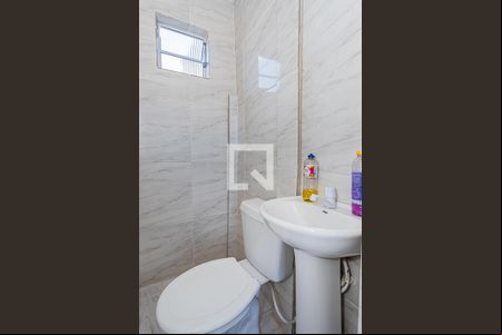 Banheiro de casa para alugar com 1 quarto, 18m² em Vila Diva, São Paulo