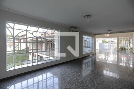 Sala de casa para alugar com 5 quartos, 500m² em Vila Oliveira, Mogi das Cruzes