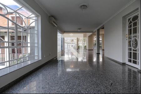 Sala de casa para alugar com 5 quartos, 500m² em Vila Oliveira, Mogi das Cruzes