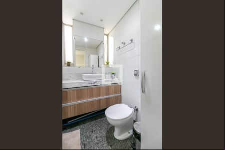 Banheiro de apartamento para alugar com 1 quarto, 40m² em Savassi, Belo Horizonte