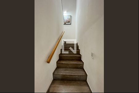 Escada de casa para alugar com 4 quartos, 300m² em Vila da Saúde, São Paulo
