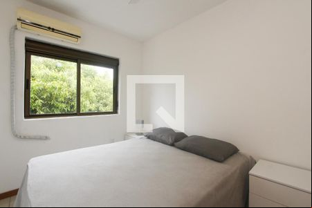 Quarto de apartamento para alugar com 1 quarto, 48m² em Jardim do Salso, Porto Alegre