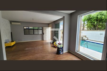 Detalhe Sala de casa para alugar com 4 quartos, 280m² em Aparecida, Santos