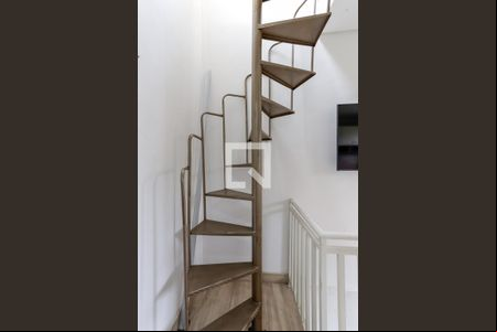 Escada Quarto 2 de casa à venda com 2 quartos, 80m² em Vila Maria, São Paulo