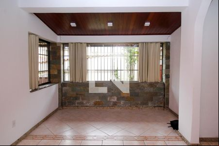 Sala de casa à venda com 4 quartos, 145m² em Santa Efigênia, Belo Horizonte