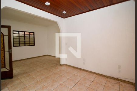 Sala de casa à venda com 4 quartos, 145m² em Santa Efigênia, Belo Horizonte