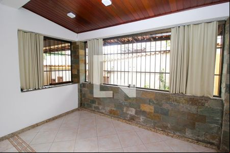 Sala de casa à venda com 4 quartos, 145m² em Santa Efigênia, Belo Horizonte