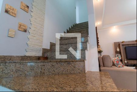 Escada de casa para alugar com 3 quartos, 165m² em Vila Ré, São Paulo