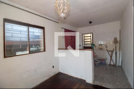 Sala de casa à venda com 3 quartos, 100m² em Coronel Aparicio Borges, Porto Alegre