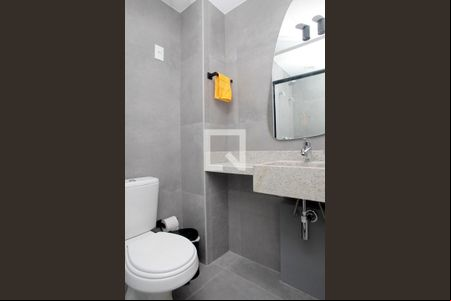Banheiro de kitnet/studio para alugar com 1 quarto, 25m² em Mont Serrat, Porto Alegre