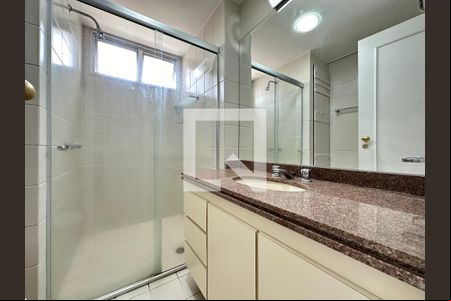 Banheiro de apartamento para alugar com 1 quarto, 50m² em Savassi, Belo Horizonte