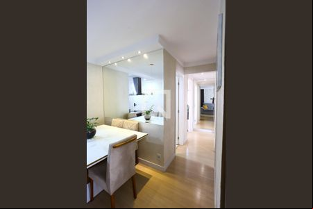 corredor de apartamento para alugar com 3 quartos, 72m² em Vila Suzana, São Paulo