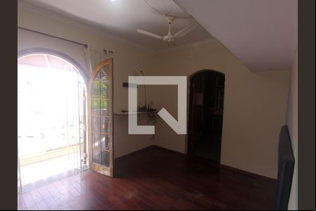 Suíte 01 com varanda de casa à venda com 3 quartos, 200m² em Jardim Santa Mena, Guarulhos
