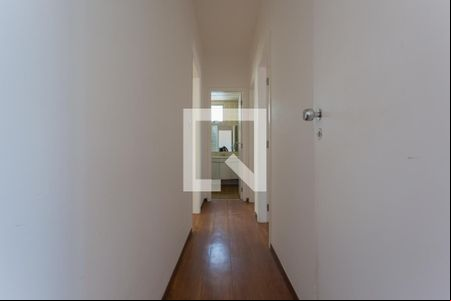 Corredor de apartamento para alugar com 3 quartos, 90m² em Cruzeiro, Belo Horizonte