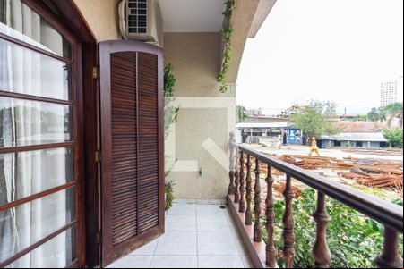 Sacada de casa à venda com 4 quartos, 180m² em Bonfim, Osasco