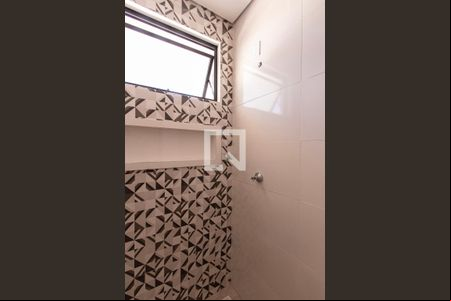 Banheiro de kitnet/studio para alugar com 1 quarto, 26m² em Vila Fiori, Sorocaba