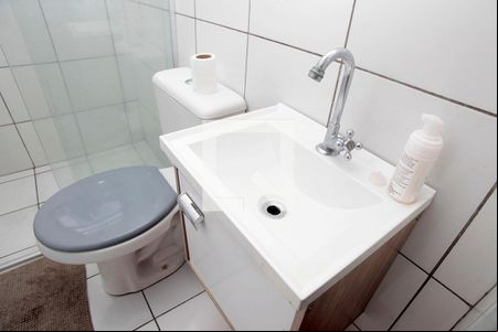 Banheiro de apartamento para alugar com 1 quarto, 30m² em Petrópolis, Porto Alegre