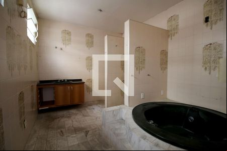 Banheiro da Suíte de casa para alugar com 2 quartos, 199m² em Jardim Sandra, Sorocaba