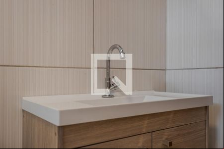 Banheiro de apartamento para alugar com 1 quarto, 30m² em Rubem Berta, Porto Alegre