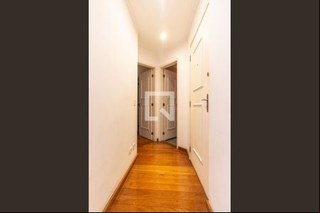 Corredor de apartamento para alugar com 3 quartos, 120m² em Água Fria, São Paulo