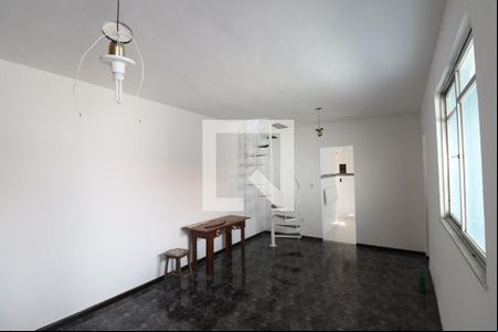 Sala de casa de condomínio para alugar com 3 quartos, 97m² em Rio do Ouro, São Gonçalo