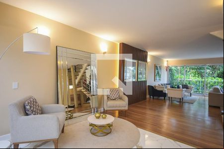 Sala de casa de condomínio à venda com 4 quartos, 372m² em Real Parque, São Paulo