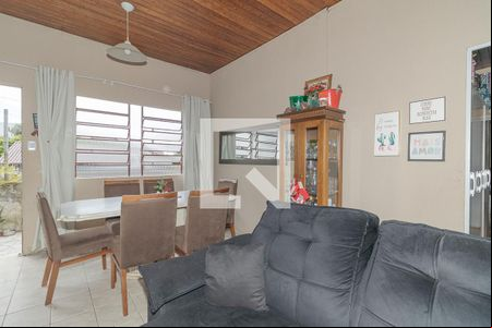 Sala de casa à venda com 4 quartos, 180m² em Vila Jardim, Porto Alegre