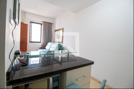 Cozinha - Armários de kitnet/studio para alugar com 1 quarto, 30m² em Centro, Curitiba
