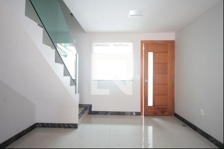 Sala de casa à venda com 2 quartos, 117m² em Rio Branco, Belo Horizonte