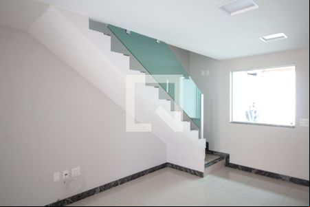 Sala de casa à venda com 2 quartos, 117m² em Rio Branco, Belo Horizonte