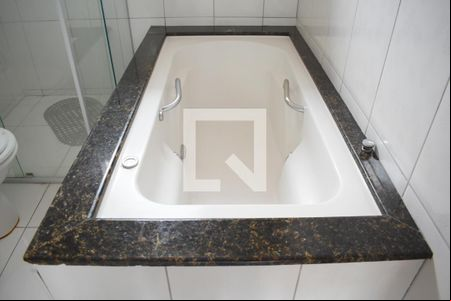 Banheiro da Suíte de casa para alugar com 3 quartos, 189m² em Cajuru, Curitiba