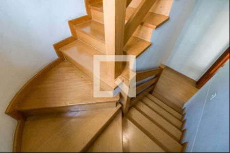 Escada de casa à venda com 3 quartos, 145m² em Jardim Vazani, São Paulo
