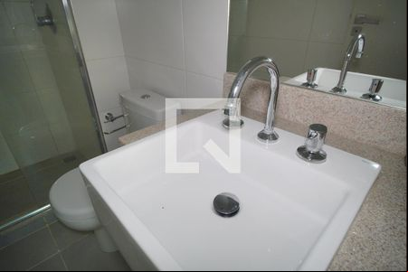 Banheiro - torneira de kitnet/studio à venda com 1 quarto, 33m² em Independência, Porto Alegre