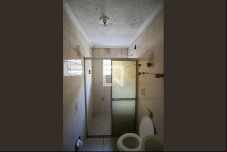 Banheiro de casa para alugar com 1 quarto, 50m² em Vila Carmosina, São Paulo