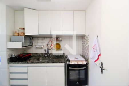 Cozinha de apartamento para alugar com 2 quartos, 57m² em Pompéia, Belo Horizonte