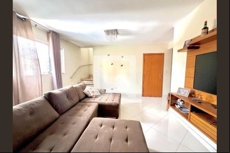Sala de apartamento à venda com 3 quartos, 100m² em Arvoredo, Contagem