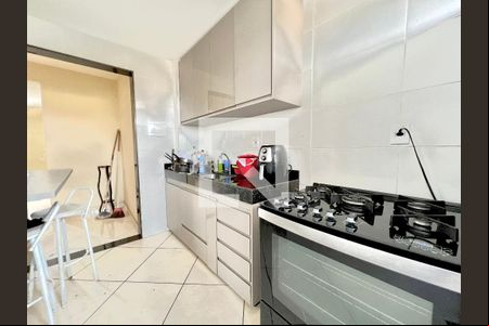 Cozinha de apartamento à venda com 3 quartos, 100m² em Arvoredo, Contagem