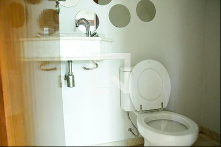 Lavabo de casa de condomínio para alugar com 3 quartos, 200m² em Paisagem Renoir, Cotia