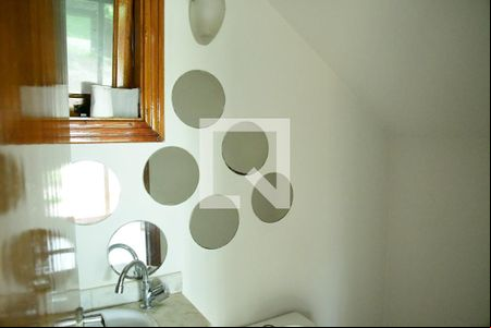 Lavabo de casa de condomínio para alugar com 3 quartos, 200m² em Paisagem Renoir, Cotia