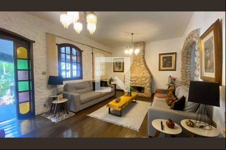 Sala 1 de casa para alugar com 7 quartos, 500m² em Santa Lúcia, Belo Horizonte