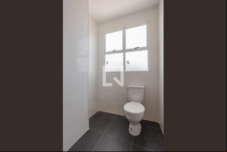 Banheiro de apartamento para alugar com 1 quarto, 48m² em Morro Santana, Porto Alegre