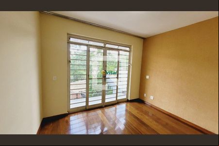 Casa à venda com 4 quartos, 300m² em Fernão Dias, Belo Horizonte