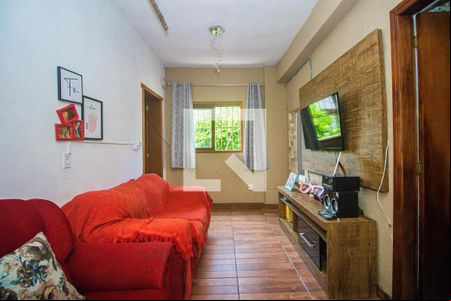Sala de casa à venda com 3 quartos, 110m² em Costa E Silva, Porto Alegre